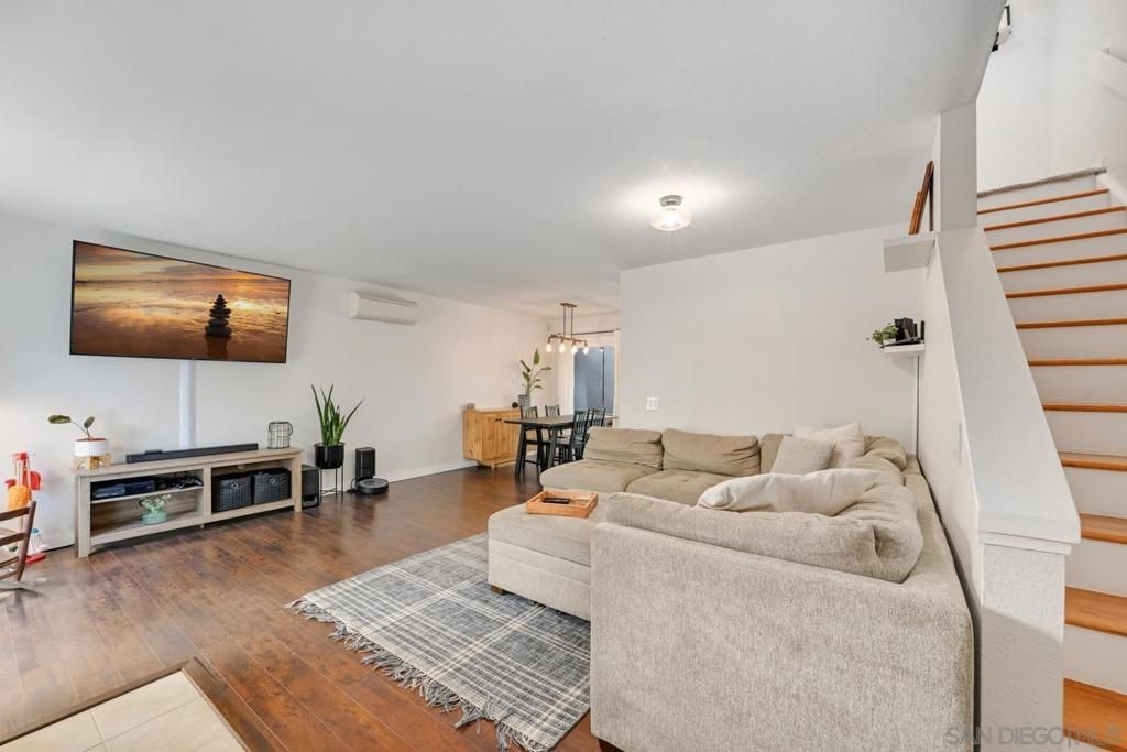 Image 6 of property listing at 1242 River Glen Row 40, San Diego, CA 92111