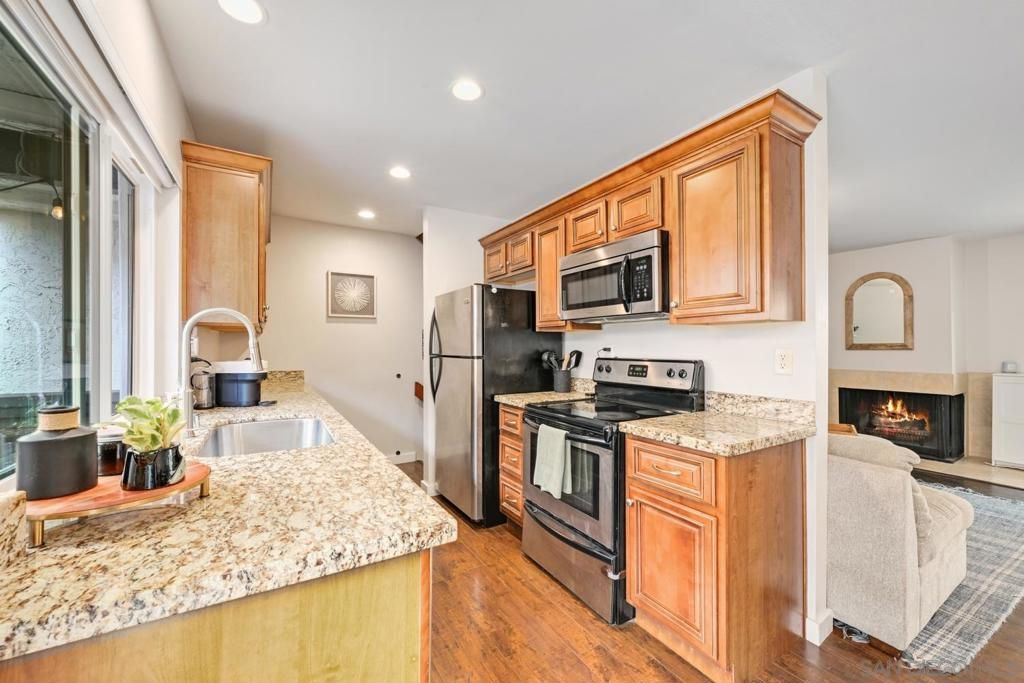 Image 8 of property listing at 1242 River Glen Row 40, San Diego, CA 92111