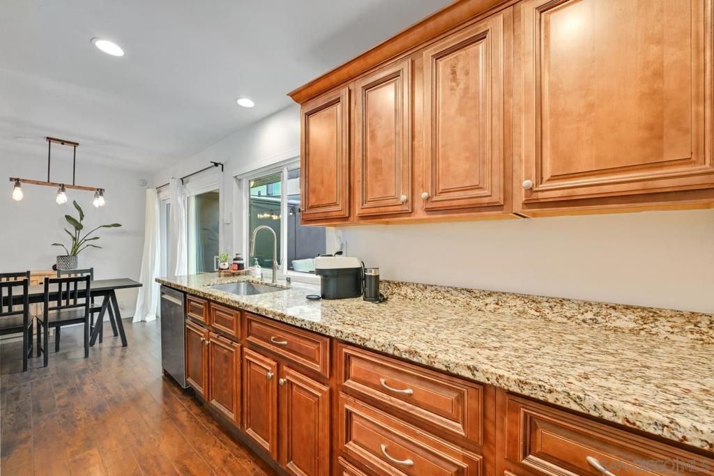 Image 9 of property listing at 1242 River Glen Row 40, San Diego, CA 92111