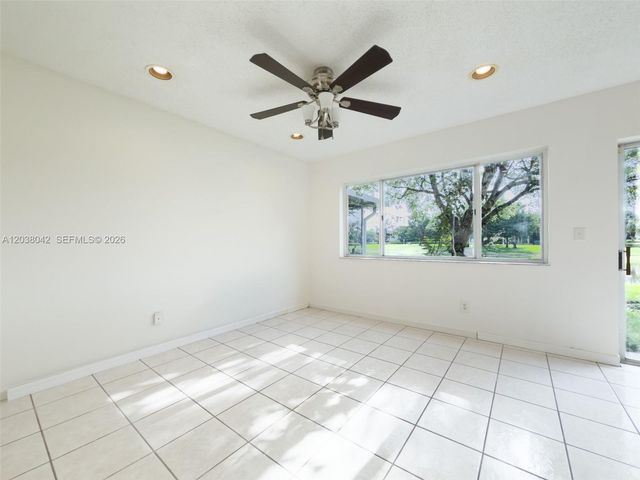 20811 NW 3rd Ln, Pembroke Pines, FL 33029