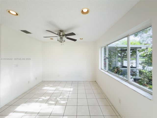20811 NW 3rd Ln, Pembroke Pines, FL 33029
