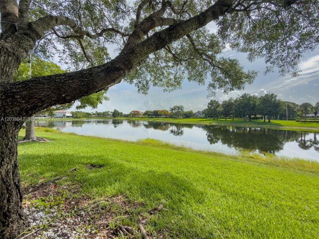 20811 NW 3rd Ln, Pembroke Pines, FL 33029