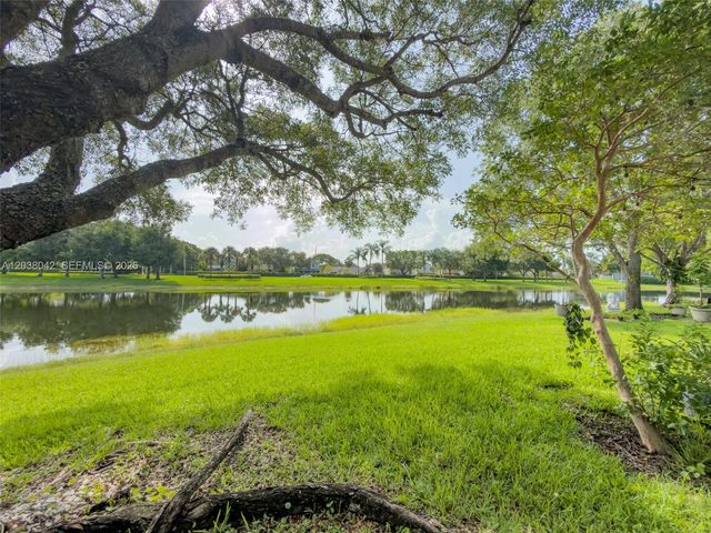 20811 NW 3rd Ln, Pembroke Pines, FL 33029