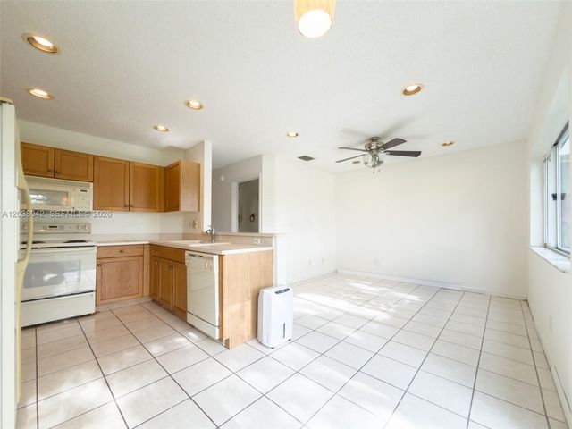 20811 NW 3rd Ln, Pembroke Pines, FL 33029