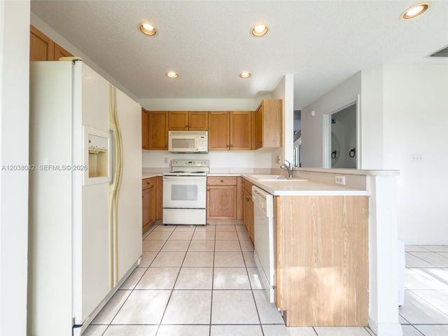 20811 NW 3rd Ln, Pembroke Pines, FL 33029