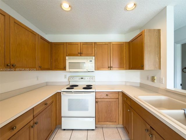 20811 NW 3rd Ln, Pembroke Pines, FL 33029