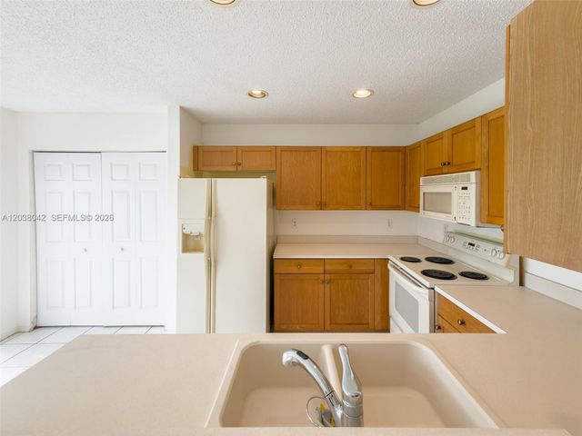 20811 NW 3rd Ln, Pembroke Pines, FL 33029