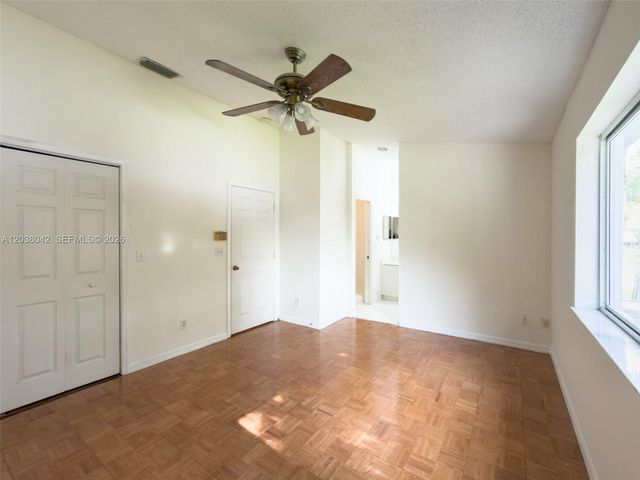 20811 NW 3rd Ln, Pembroke Pines, FL 33029