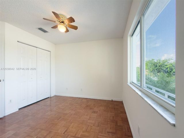 20811 NW 3rd Ln, Pembroke Pines, FL 33029
