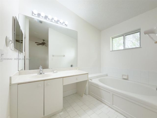20811 NW 3rd Ln, Pembroke Pines, FL 33029