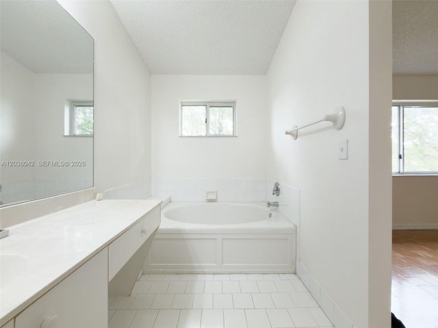 20811 NW 3rd Ln, Pembroke Pines, FL 33029