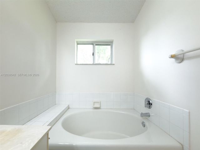 20811 NW 3rd Ln, Pembroke Pines, FL 33029