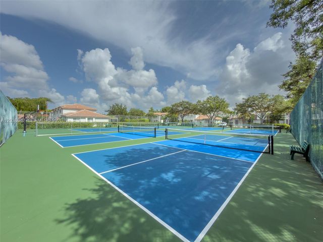 20811 NW 3rd Ln, Pembroke Pines, FL 33029