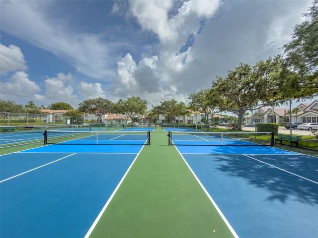 20811 NW 3rd Ln, Pembroke Pines, FL 33029