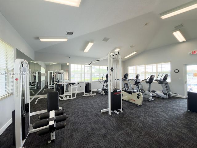 20811 NW 3rd Ln, Pembroke Pines, FL 33029