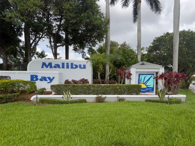 20811 NW 3rd Ln, Pembroke Pines, FL 33029