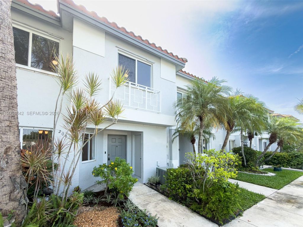 20811 NW 3rd Ln, Pembroke Pines, FL 33029