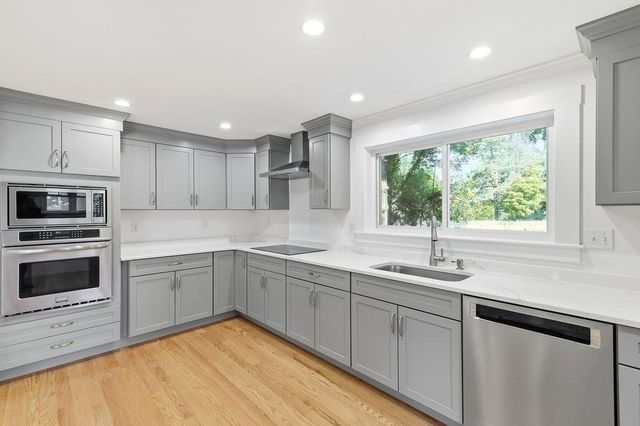 146A W Division St, Braintree, MA 02184
