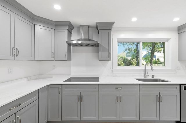 146A W Division St, Braintree, MA 02184