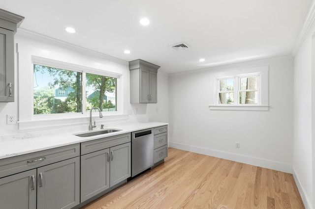 146A W Division St, Braintree, MA 02184