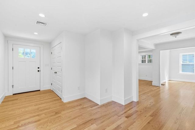 146A W Division St, Braintree, MA 02184