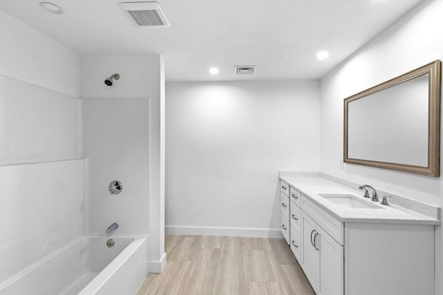 146A W Division St, Braintree, MA 02184