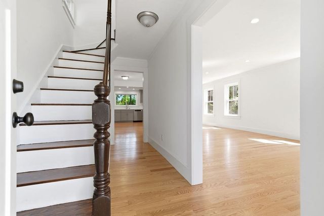 146A W Division St, Braintree, MA 02184
