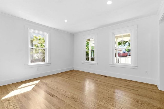146A W Division St, Braintree, MA 02184