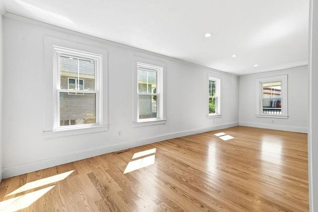 146A W Division St, Braintree, MA 02184
