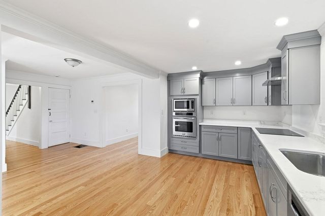 146A W Division St, Braintree, MA 02184