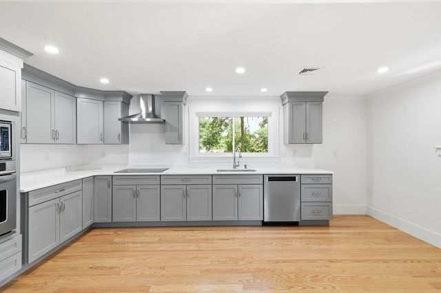 146A W Division St, Braintree, MA 02184