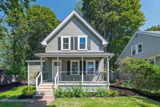 146A W Division St, Braintree, MA 02184
