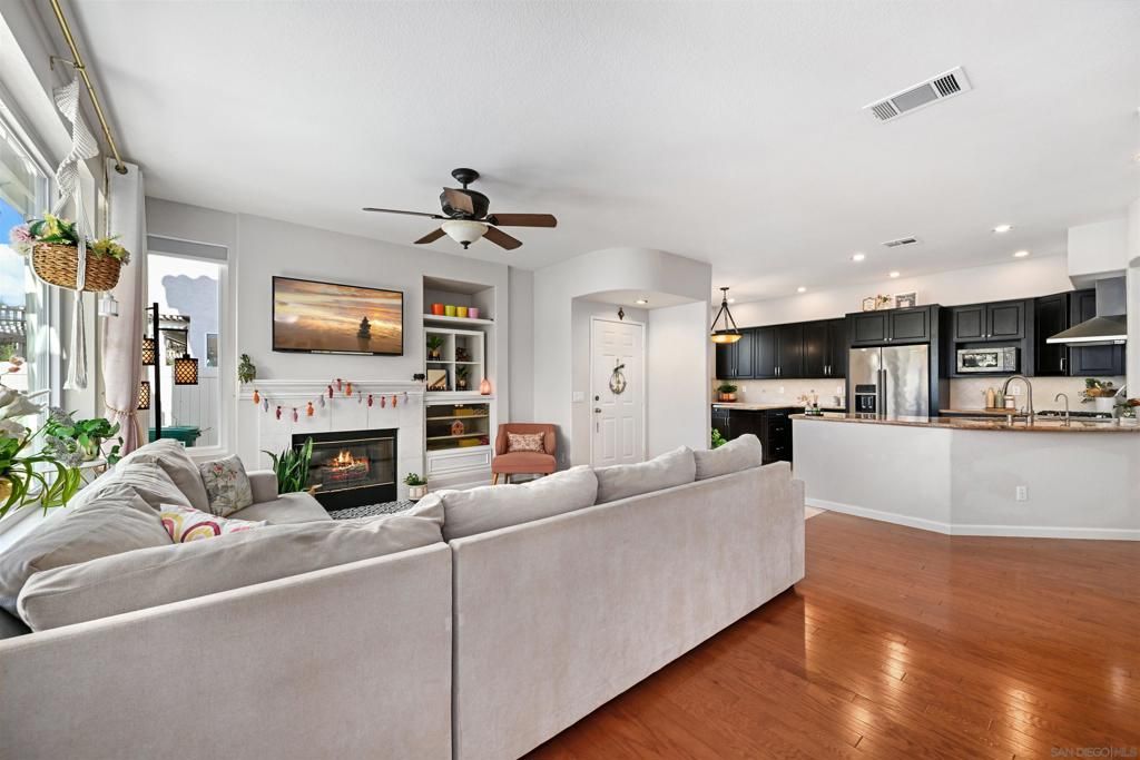 Image 3 of property listing at 18754 Caminito Pasadero, San Diego, CA 92128