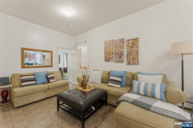 1404 Bergenline Avenue, Union City, NJ 07087