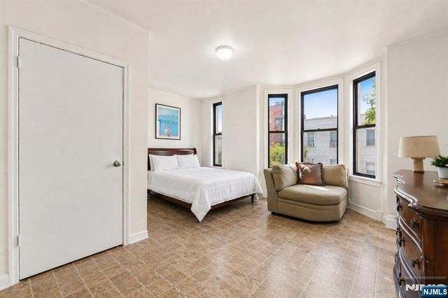 1404 Bergenline Avenue, Union City, NJ 07087