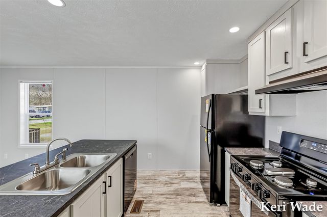 2359 Maple Street, Twin Lake, MI 49457