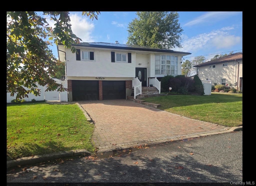 136 Front Avenue, Brentwood, NY 11717 — photo 3