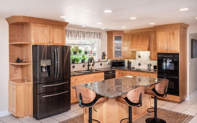 1725 Lone Pine Rd, Shingle Springs, CA 95682