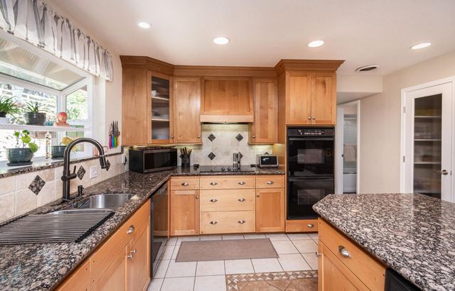 1725 Lone Pine Rd, Shingle Springs, CA 95682