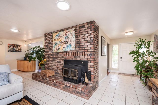 1725 Lone Pine Rd, Shingle Springs, CA 95682