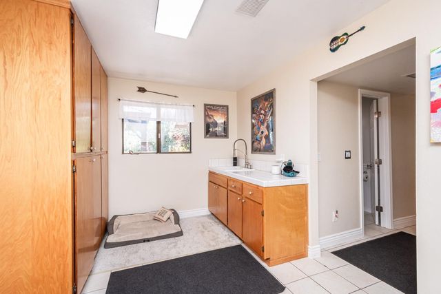 1725 Lone Pine Rd, Shingle Springs, CA 95682
