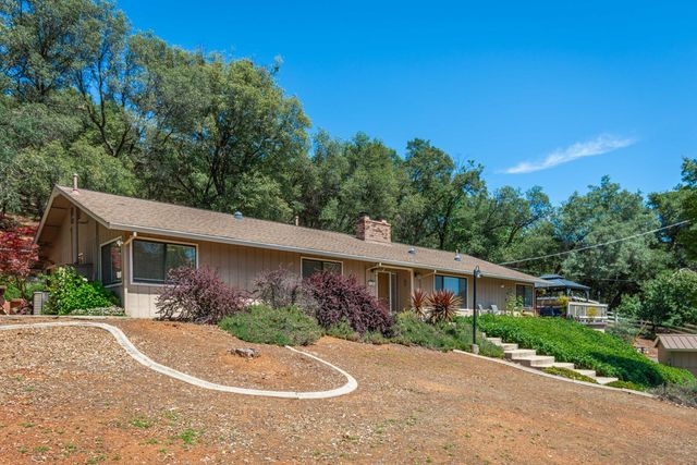 1725 Lone Pine Rd, Shingle Springs, CA 95682