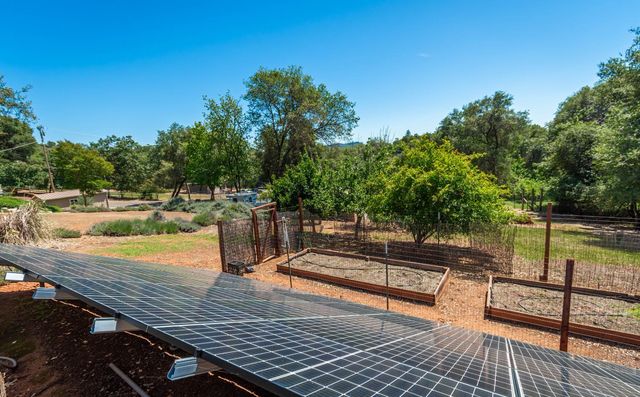 1725 Lone Pine Rd, Shingle Springs, CA 95682