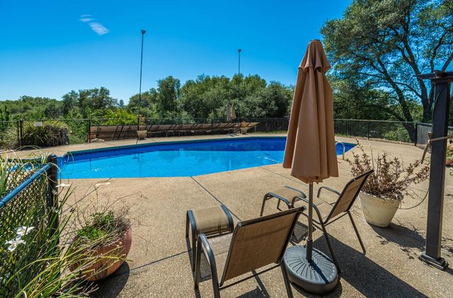 1725 Lone Pine Rd, Shingle Springs, CA 95682