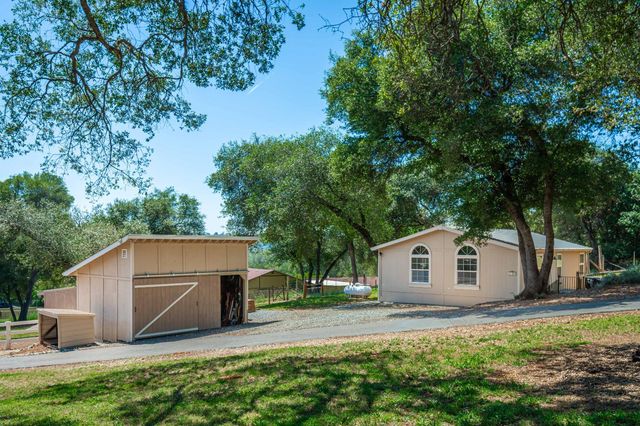 1725 Lone Pine Rd, Shingle Springs, CA 95682