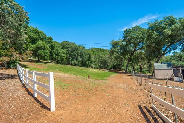 1725 Lone Pine Rd, Shingle Springs, CA 95682