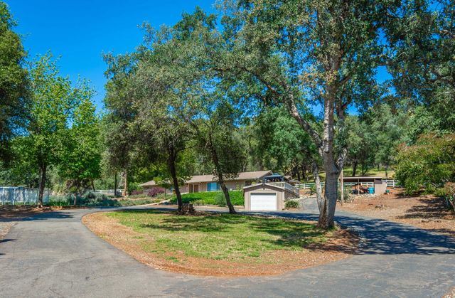 1725 Lone Pine Rd, Shingle Springs, CA 95682