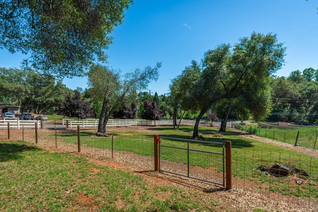 1725 Lone Pine Rd, Shingle Springs, CA 95682