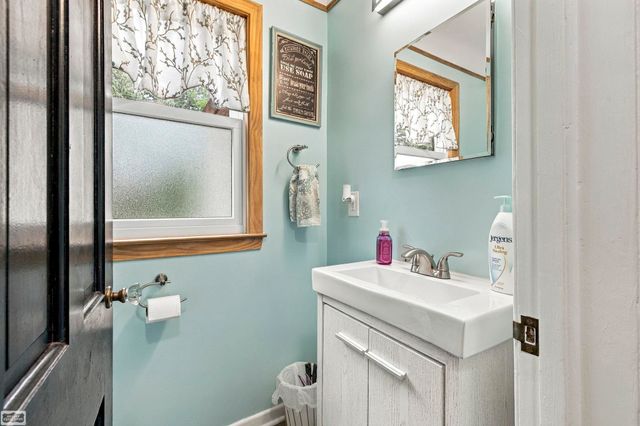 145 Lodewyck Avenue, Mount Clemens, MI 48043