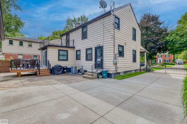 145 Lodewyck Avenue, Mount Clemens, MI 48043